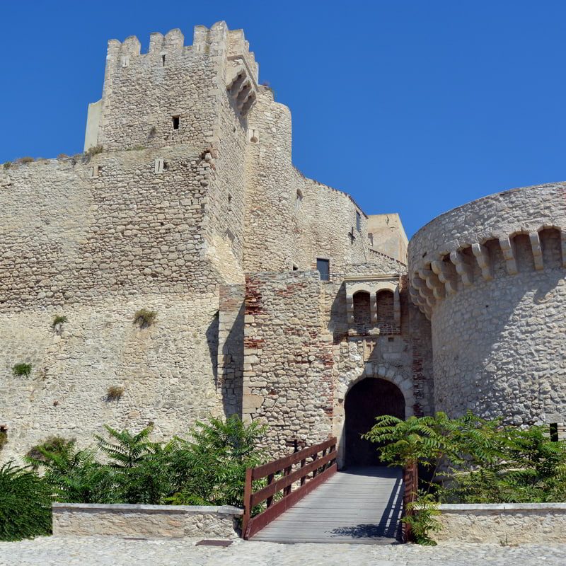 castello-angioino